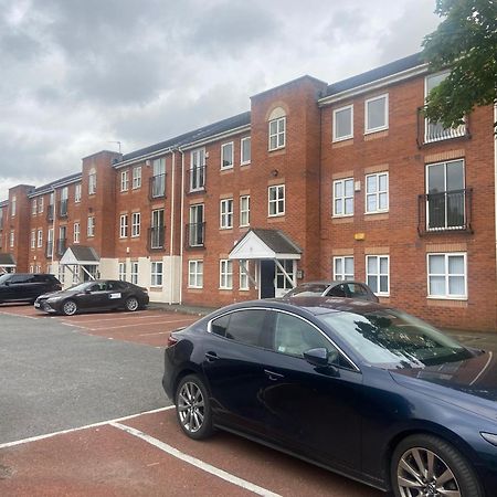 Lovely 2 Dbl Bed Apartment Near Heaton Park And North Manchester Hospital With Parking Exterior foto