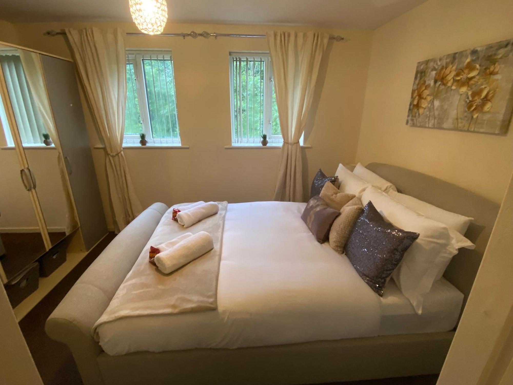 Lovely 2 Dbl Bed Apartment Near Heaton Park And North Manchester Hospital With Parking Exterior foto