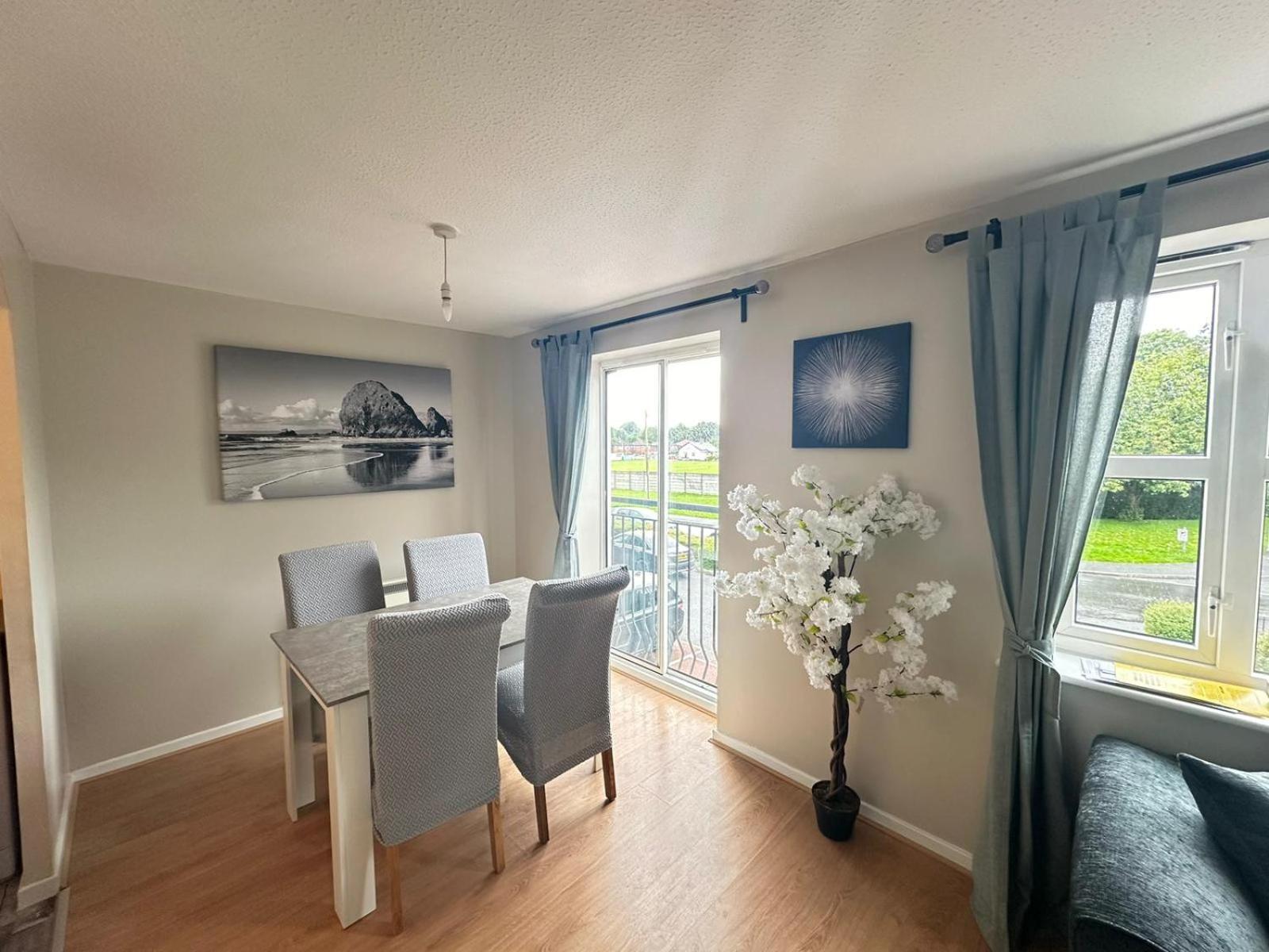 Lovely 2 Dbl Bed Apartment Near Heaton Park And North Manchester Hospital With Parking Exterior foto