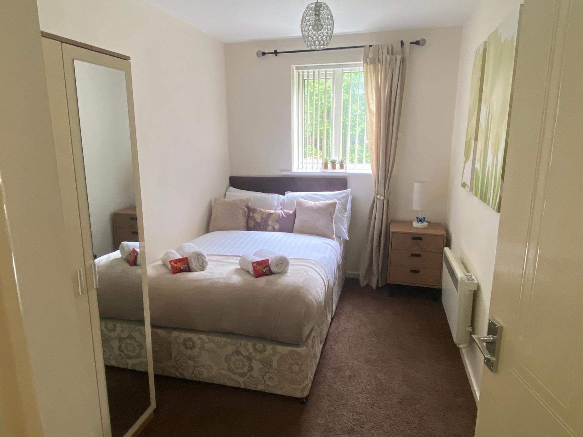 Lovely 2 Dbl Bed Apartment Near Heaton Park And North Manchester Hospital With Parking Exterior foto